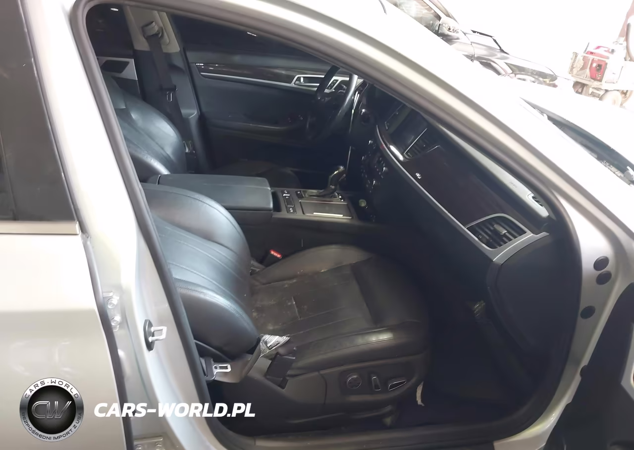 2015 Hyundai Genesis 3.8 VIN:KMHGN4JE4FU065139 - 5