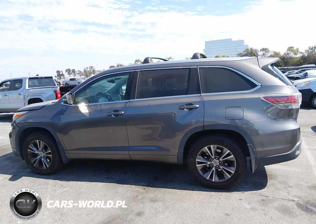 2015 Toyota Highlander Xle V6 VIN:5TDJKRFH9FS163719 - 16