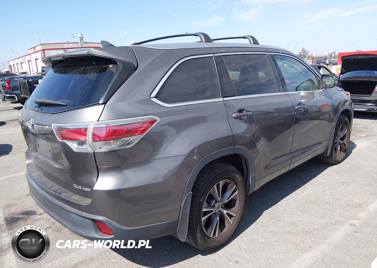 2015 Toyota Highlander Xle V6 VIN:5TDJKRFH9FS163719 - 4