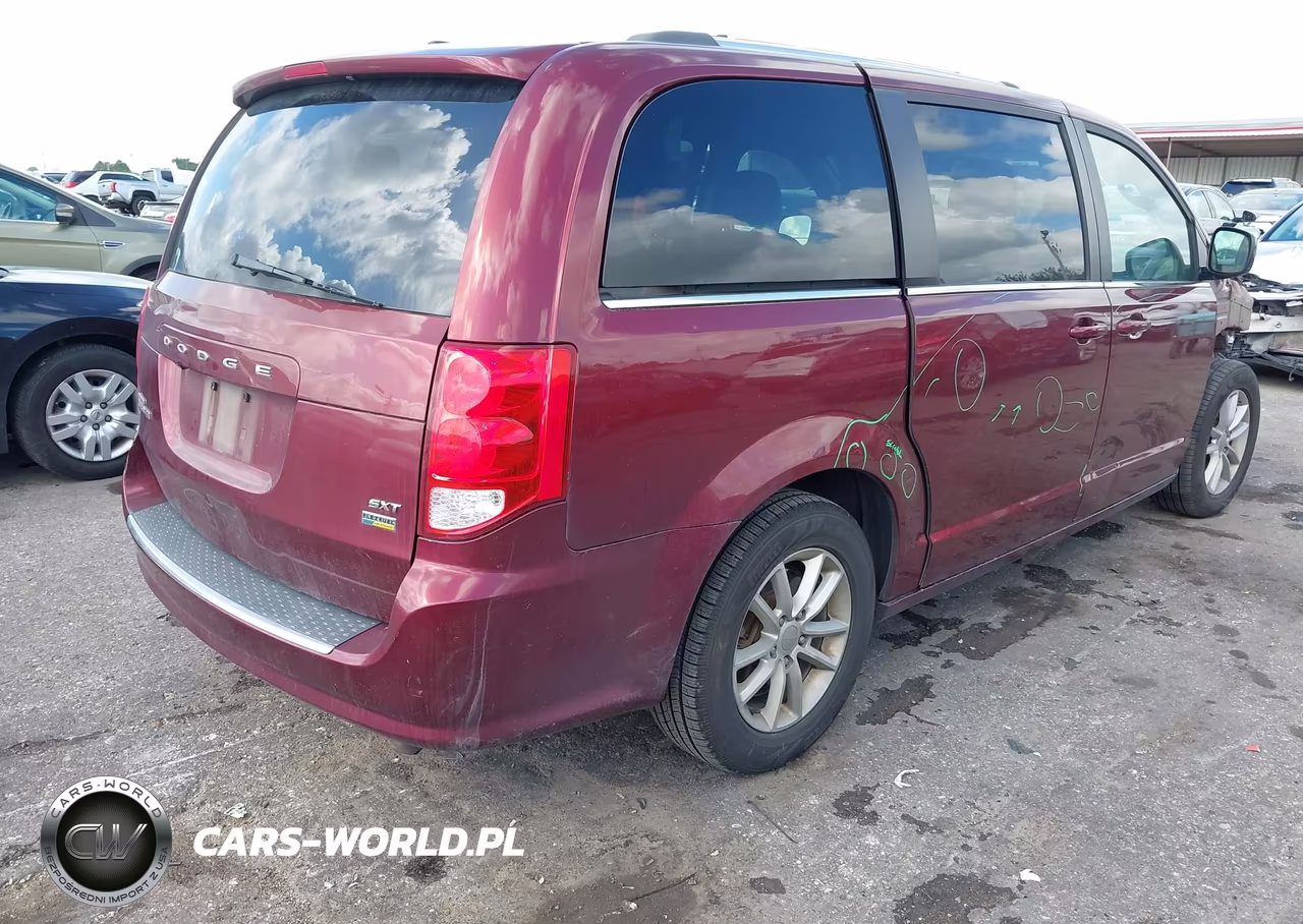 2018 Dodge Grand Caravan Sxt VIN:2C4RDGCG3JR208328 - 4