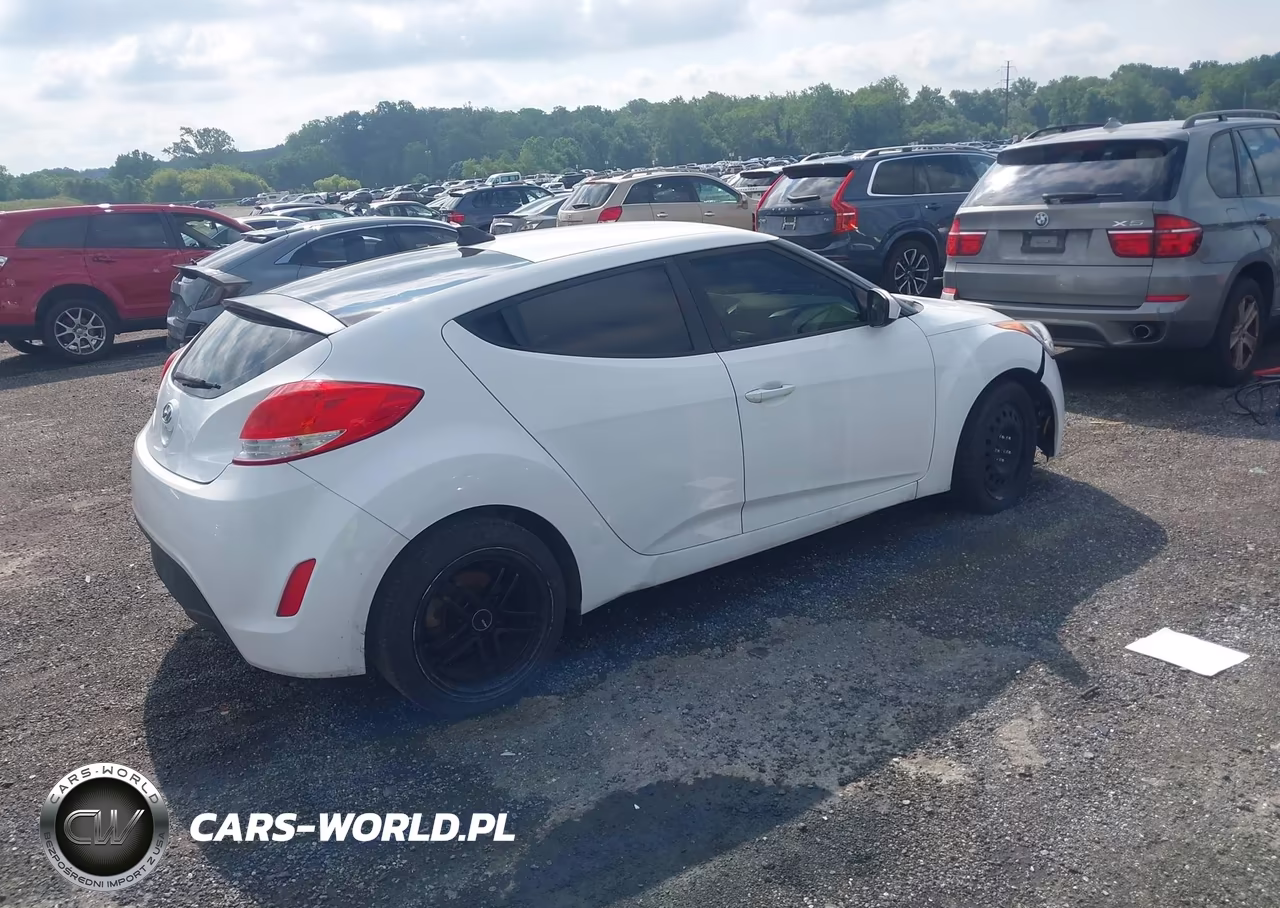 2017 Hyundai Veloster VIN:KMHTC6AD2HU312023 - 4