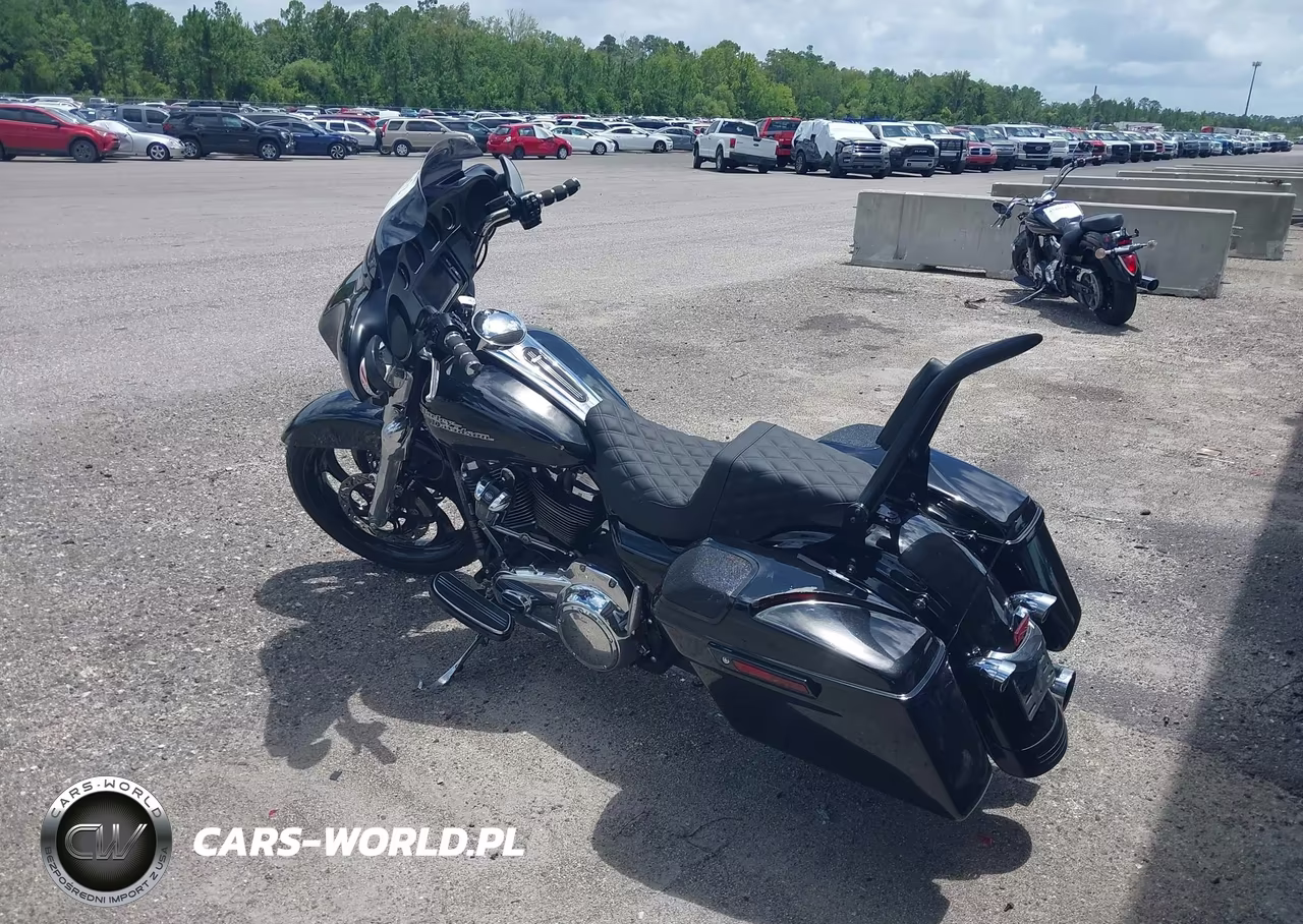 2018 Harley-Davidson Flhx Street Glide VIN:1HD1KBC18JB671984 - 3