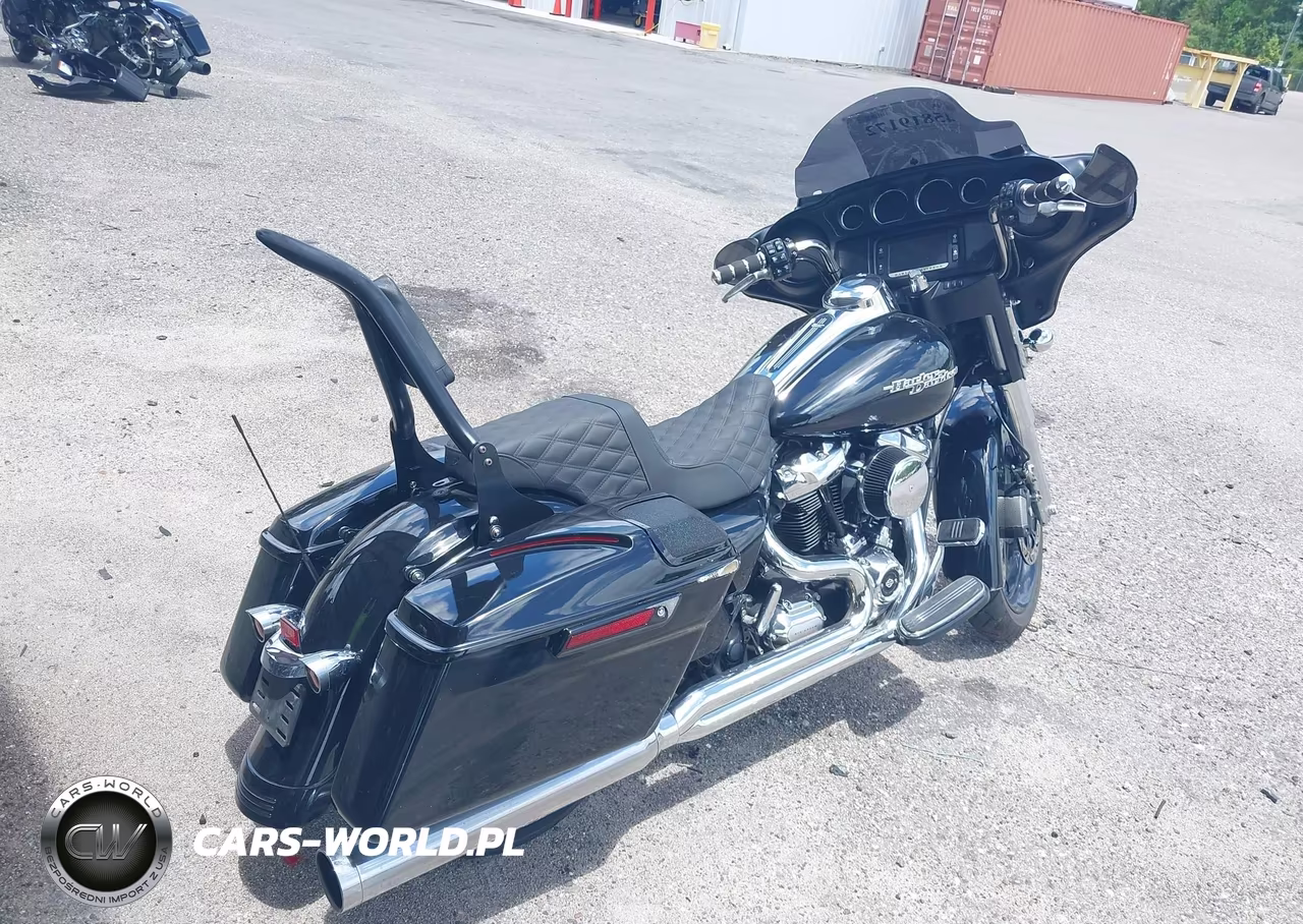 2018 Harley-Davidson Flhx Street Glide VIN:1HD1KBC18JB671984 - 4