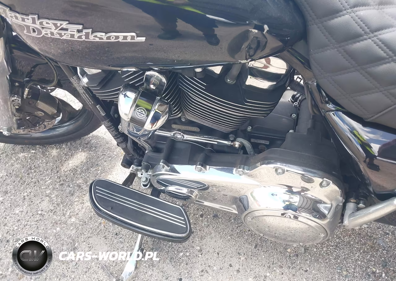 2018 Harley-Davidson Flhx Street Glide VIN:1HD1KBC18JB671984 - 9