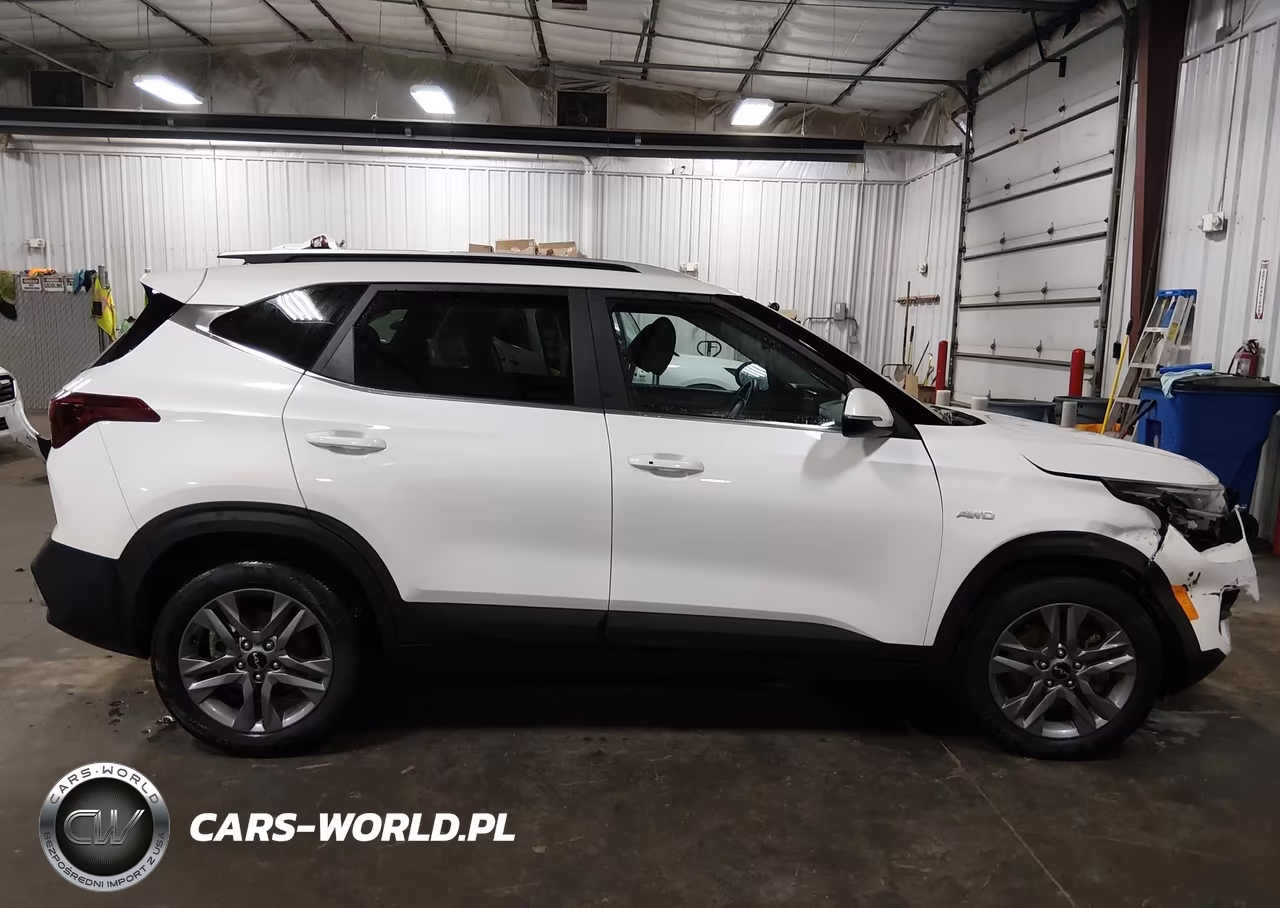 2023 Kia Seltos S VIN:KNDEUCAA9P7452565 - 13