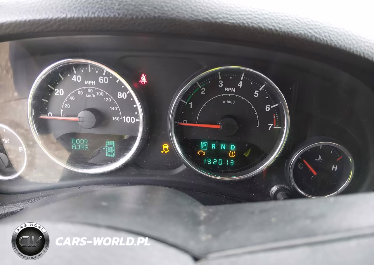 2012 Jeep Wrangler Unlimited Sport VIN:1C4BJWDG5CL224951 - 7