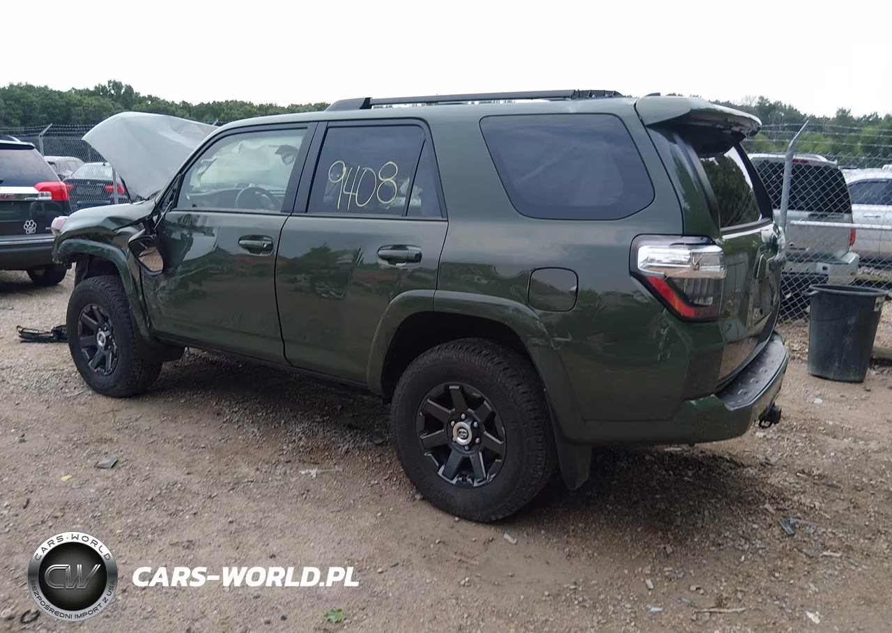 2021 Toyota 4Runner Trail Special Edition VIN:JTEBU5JR3M5862415 - 3