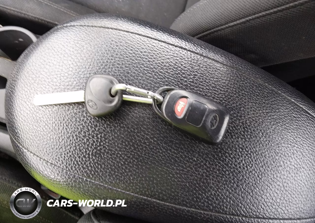 2014 Hyundai Veloster Base W-Black VIN:KMHTC6AD5EU199857 - 11
