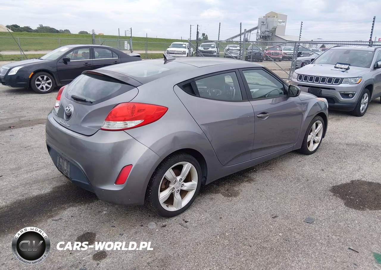 2014 Hyundai Veloster Base W-Black VIN:KMHTC6AD5EU199857 - 4