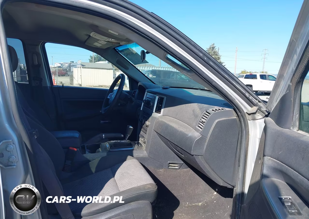 2010 Jeep Grand Cherokee Laredo VIN:1J4PR4GK5AC100107 - 5