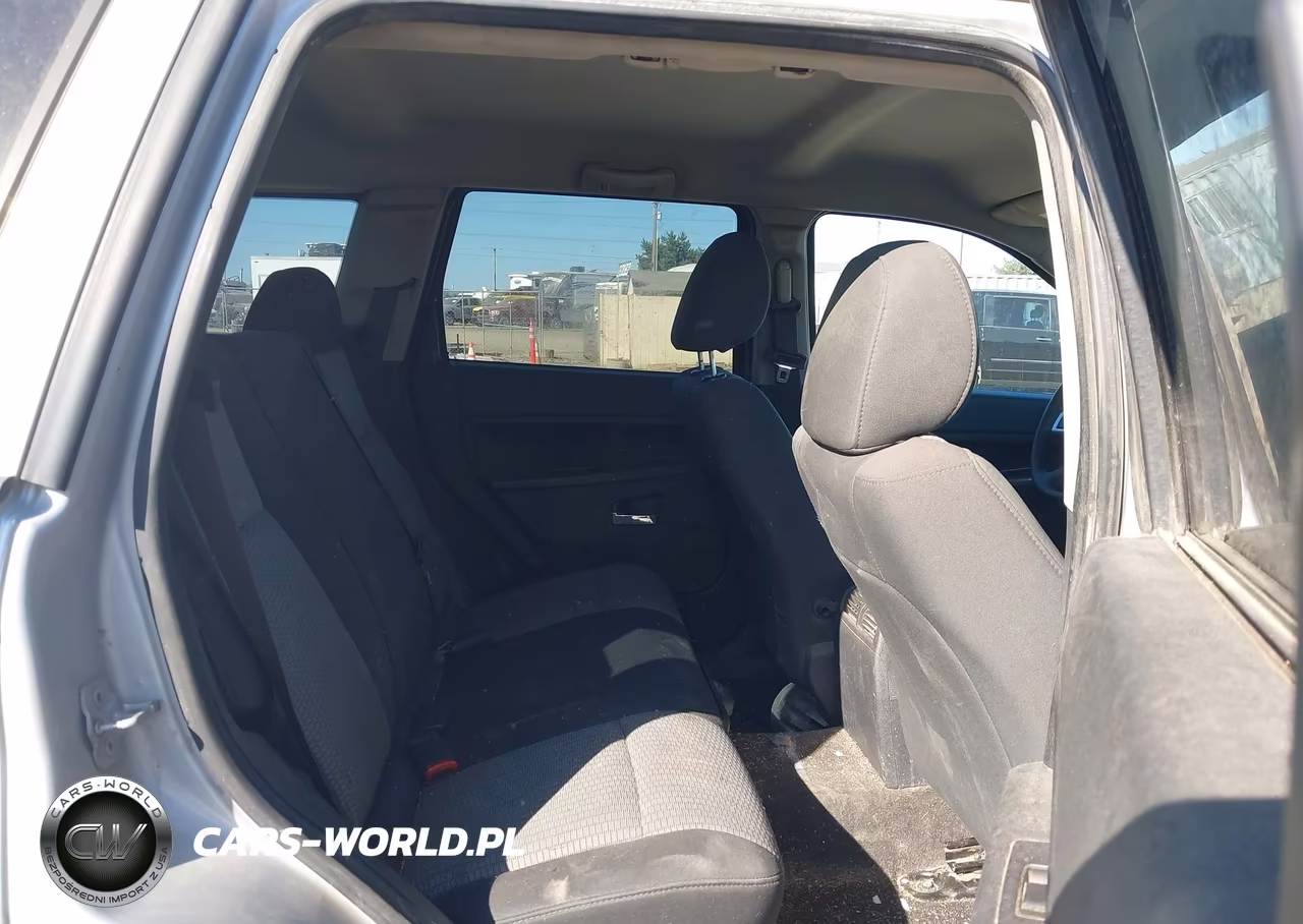 2010 Jeep Grand Cherokee Laredo VIN:1J4PR4GK5AC100107 - 8