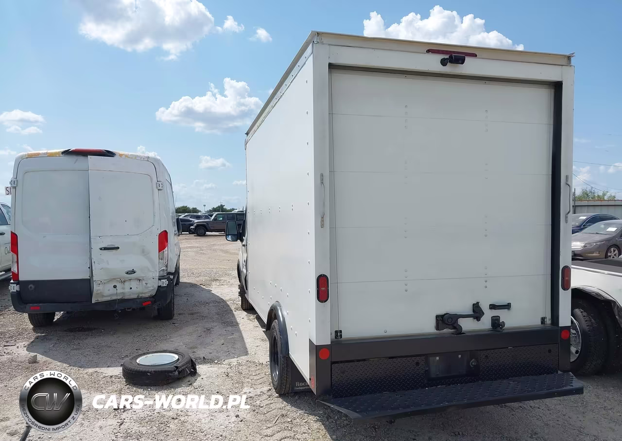 2022 Ford Transit-350 Cutaway VIN:1FDBF6P82NKA55126 - 3