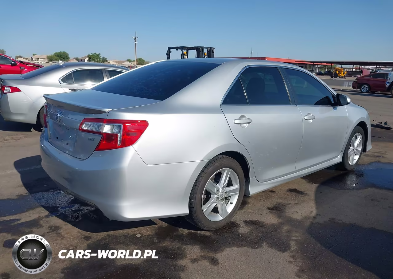 2013 Toyota Camry Se VIN:4T1BF1FK3DU264734 - 4