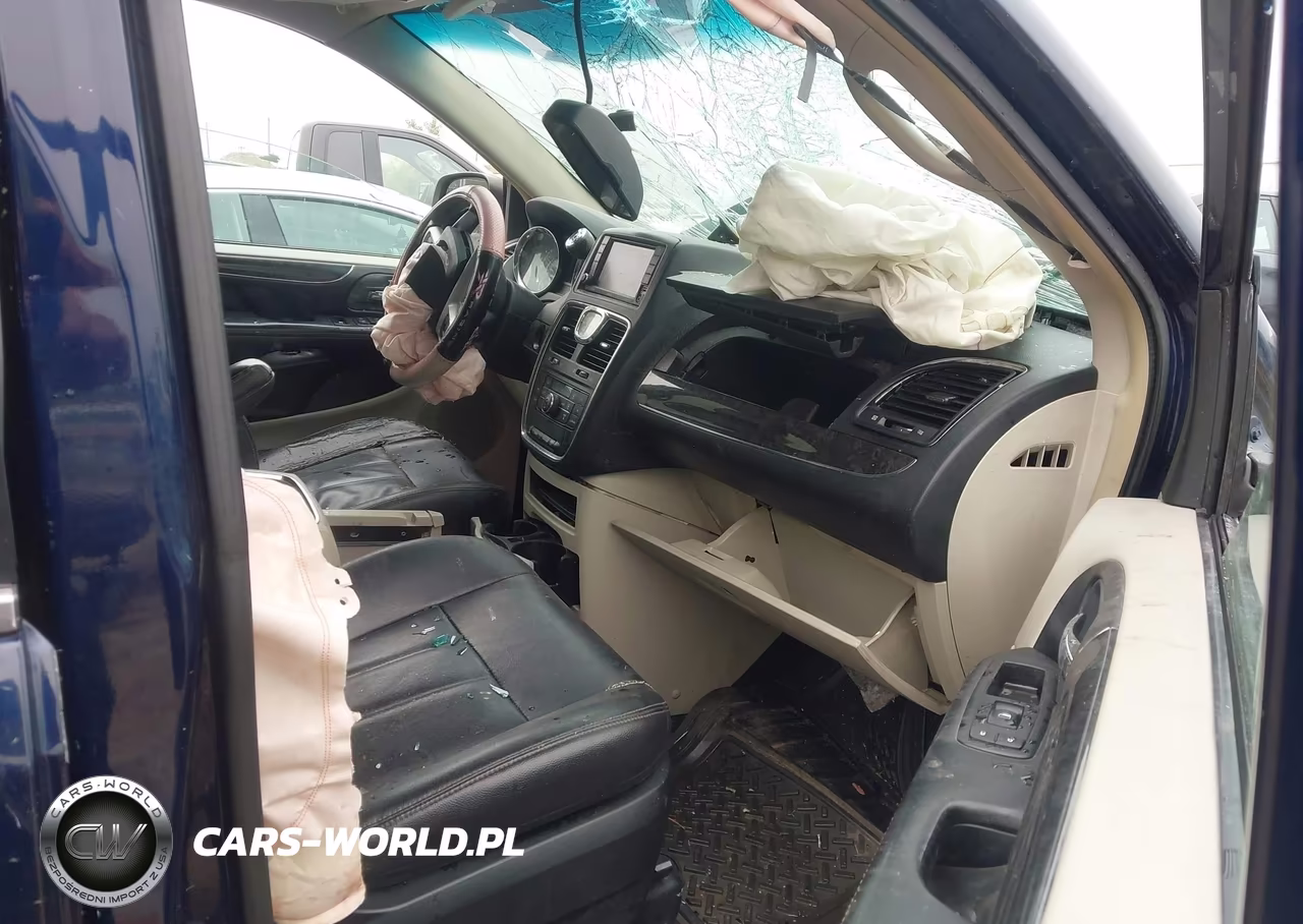 2015 Chrysler Town & Country Touring VIN:2C4RC1BG3FR626266 - 5
