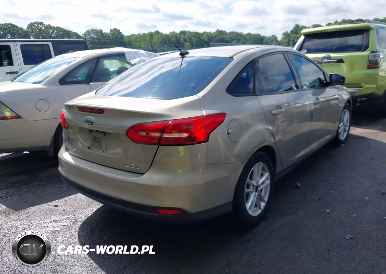 2015 Ford Focus Se VIN:1FADP3F26FL202135 - 4