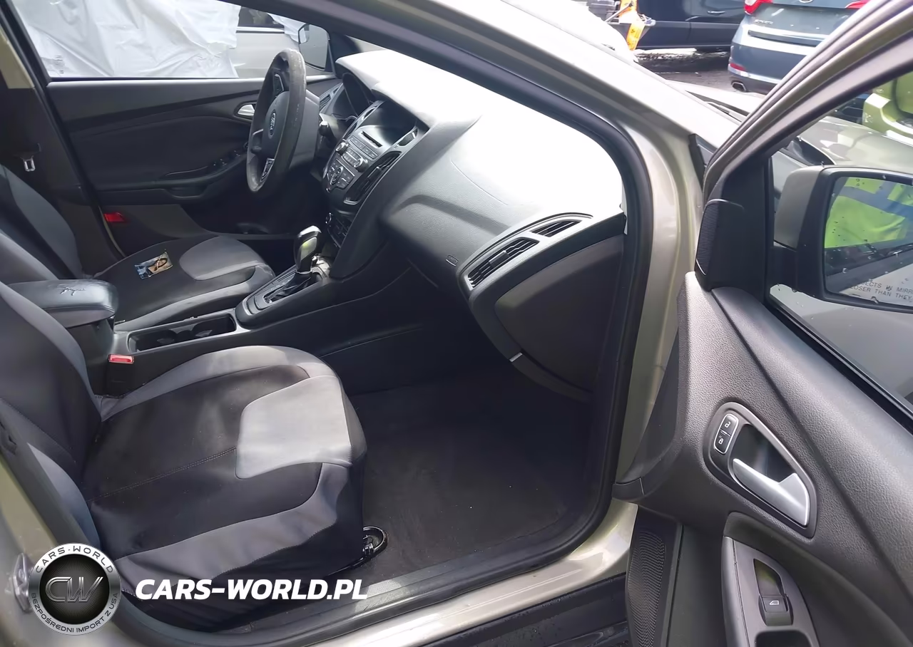 2015 Ford Focus Se VIN:1FADP3F26FL202135 - 5