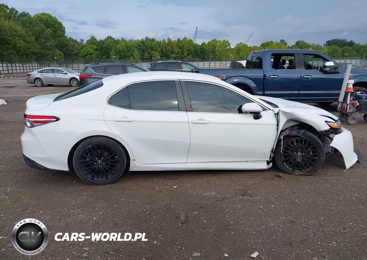 2018 Toyota Camry Le VIN:4T1B11HK5JU621628 - 13