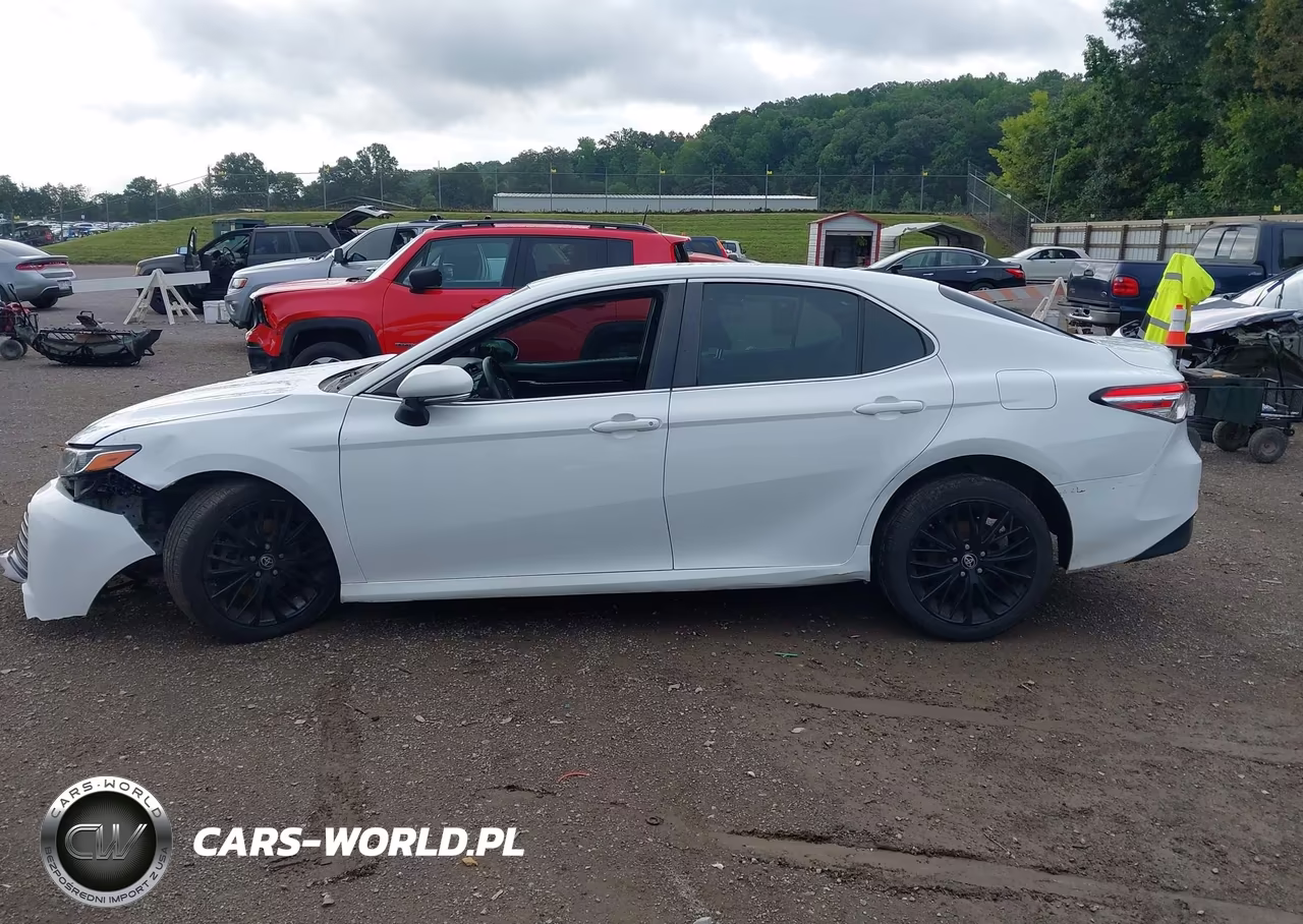 2018 Toyota Camry Le VIN:4T1B11HK5JU621628 - 14