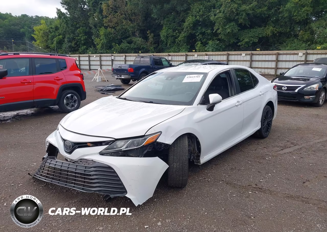 2018 Toyota Camry Le VIN:4T1B11HK5JU621628 - 2