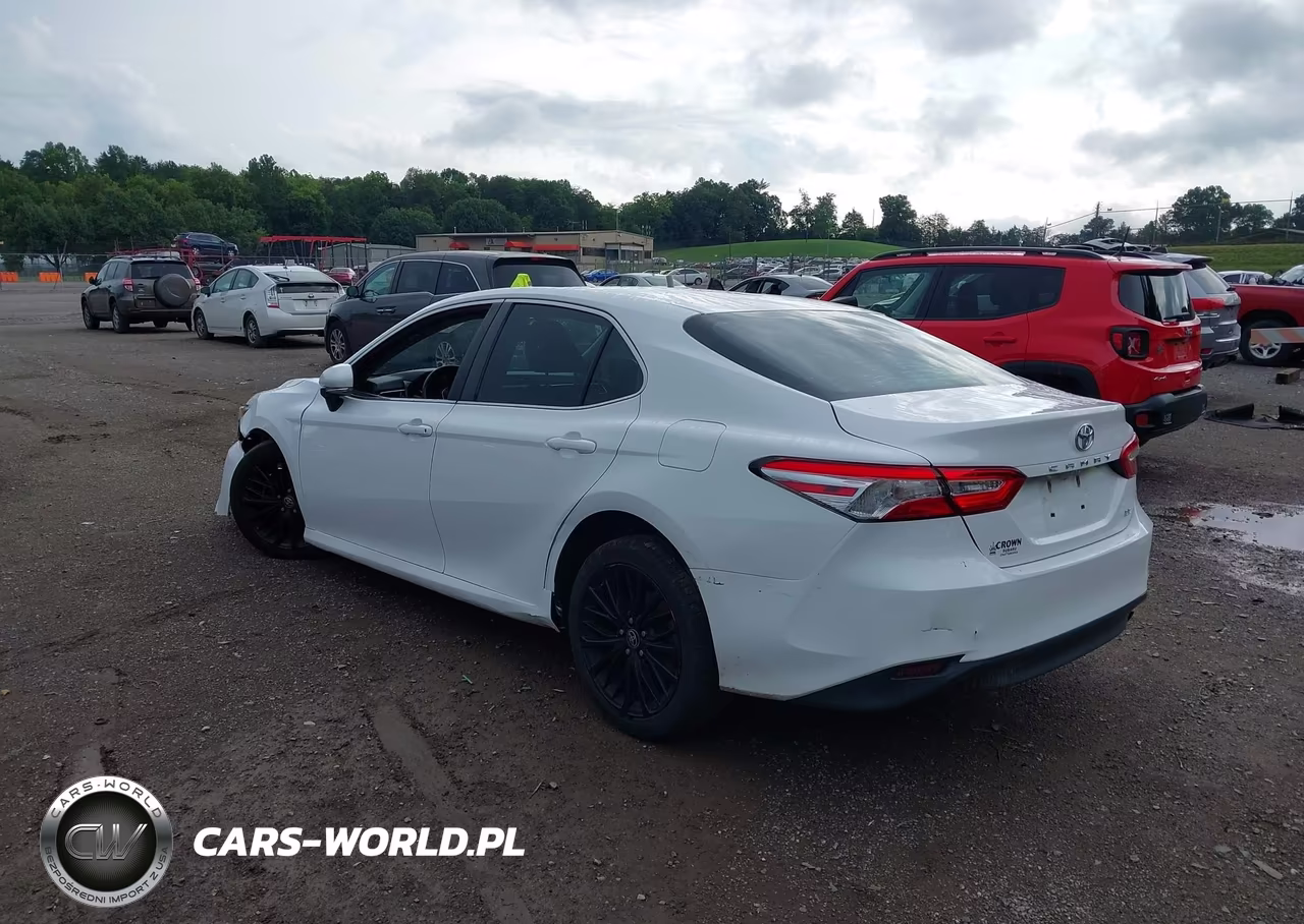 2018 Toyota Camry Le VIN:4T1B11HK5JU621628 - 3