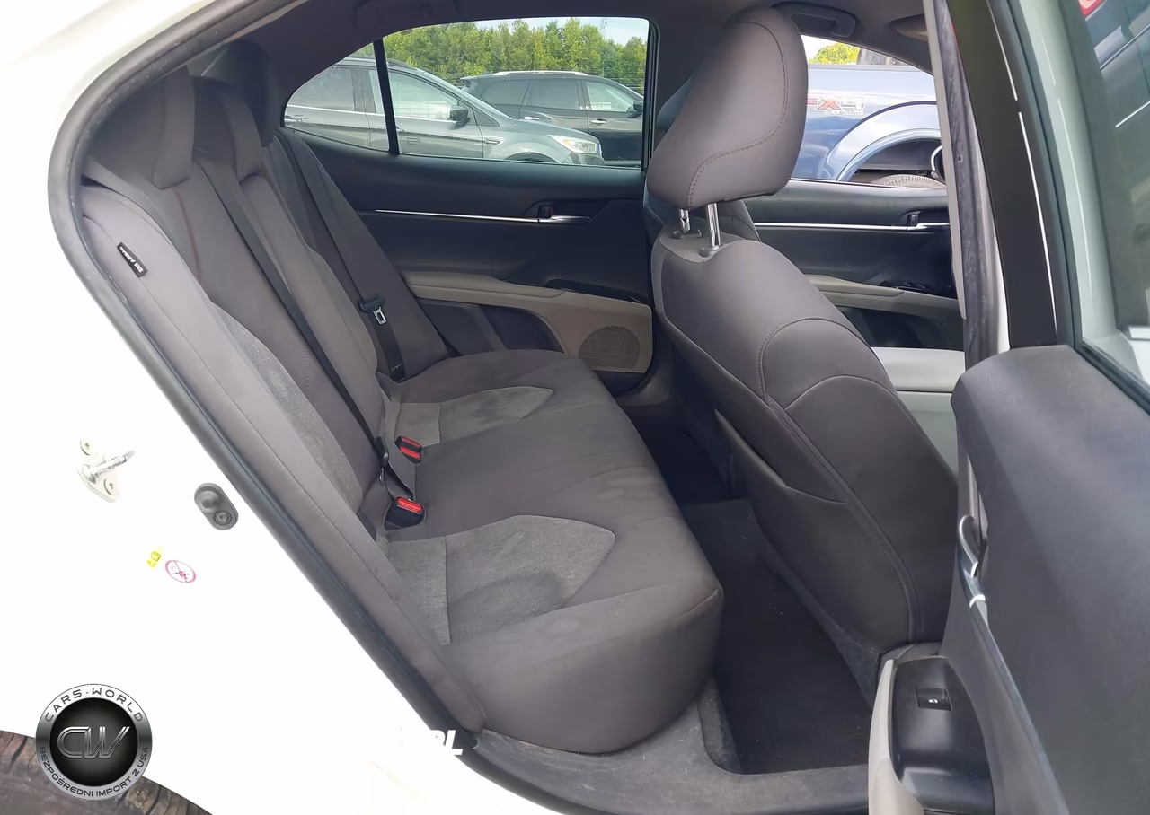2018 Toyota Camry Le VIN:4T1B11HK5JU621628 - 8