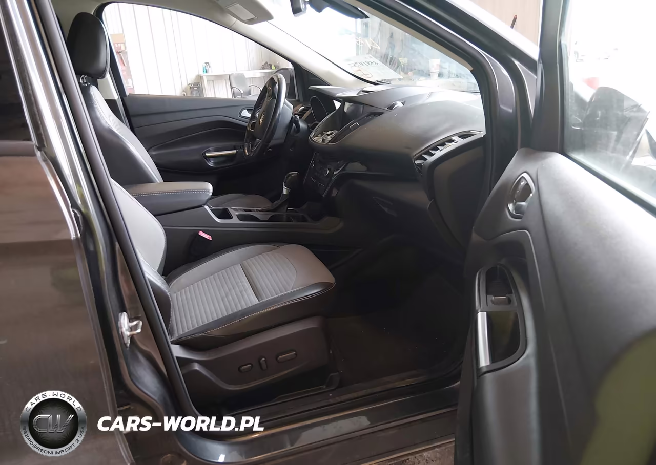 2017 Ford Escape Titanium VIN:1FMCU9J95HUE70477 - 5
