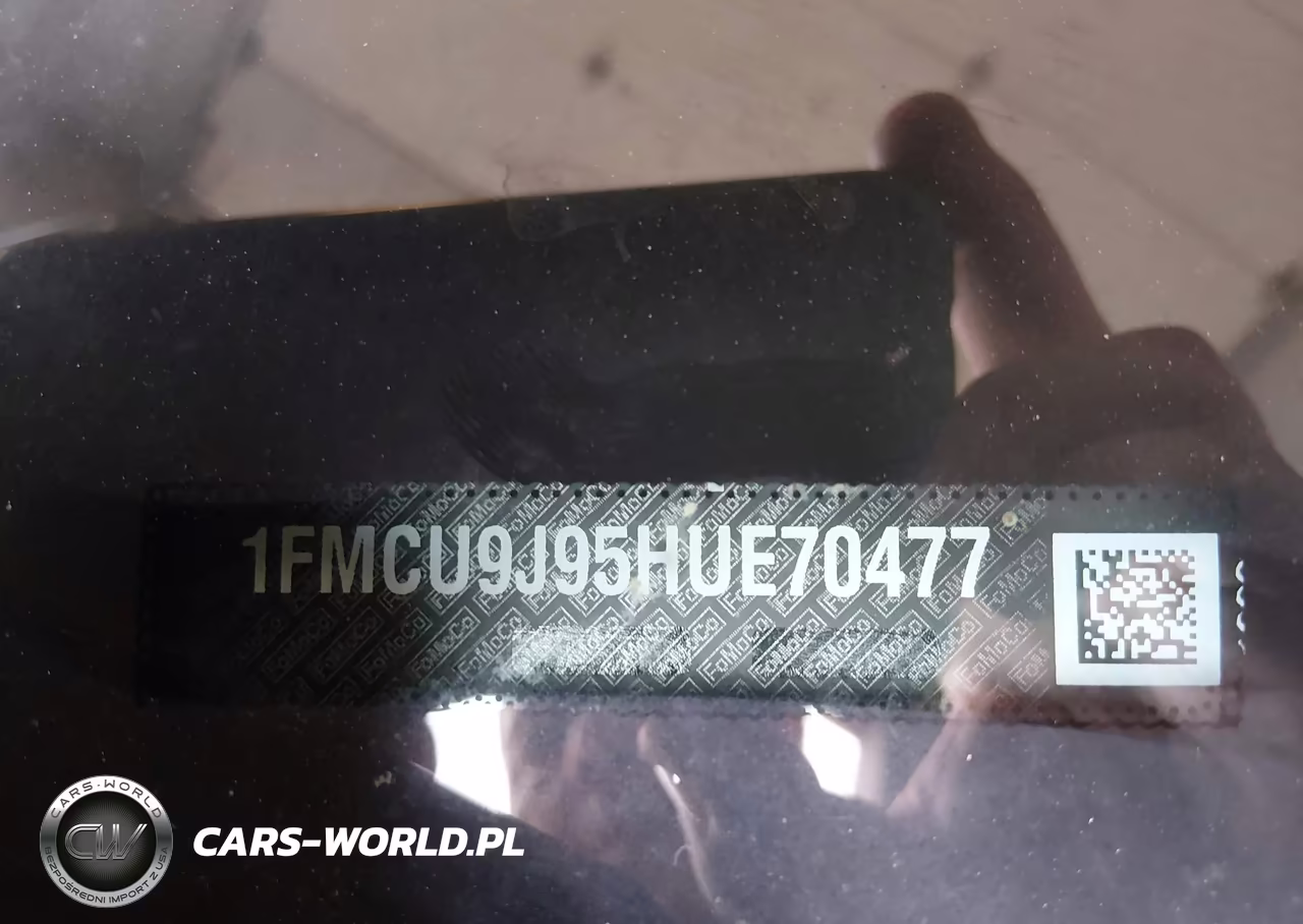 2017 Ford Escape Titanium VIN:1FMCU9J95HUE70477 - 9
