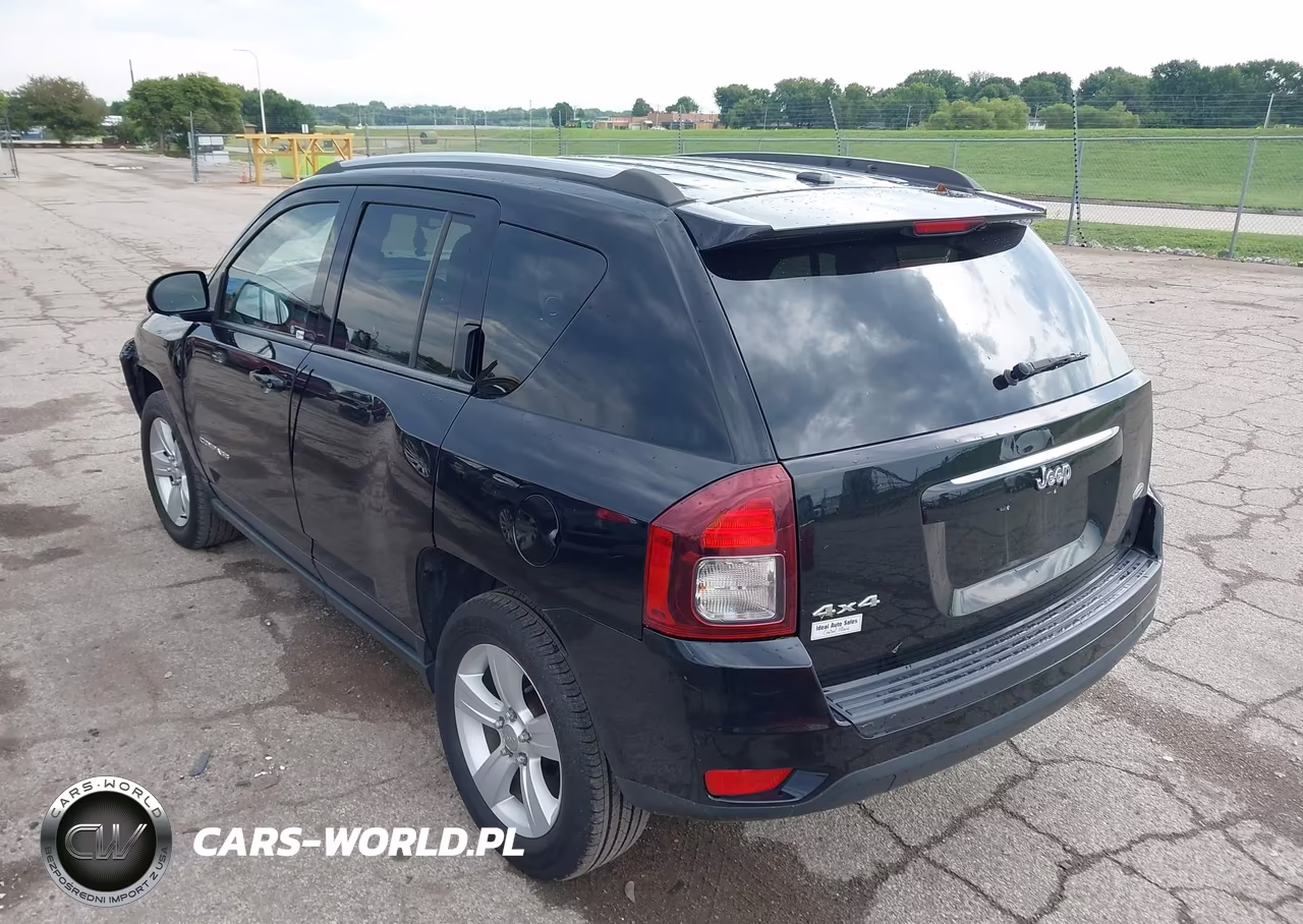 2014 Jeep Compass Latitude VIN:1C4NJDEB7ED670990 - 3
