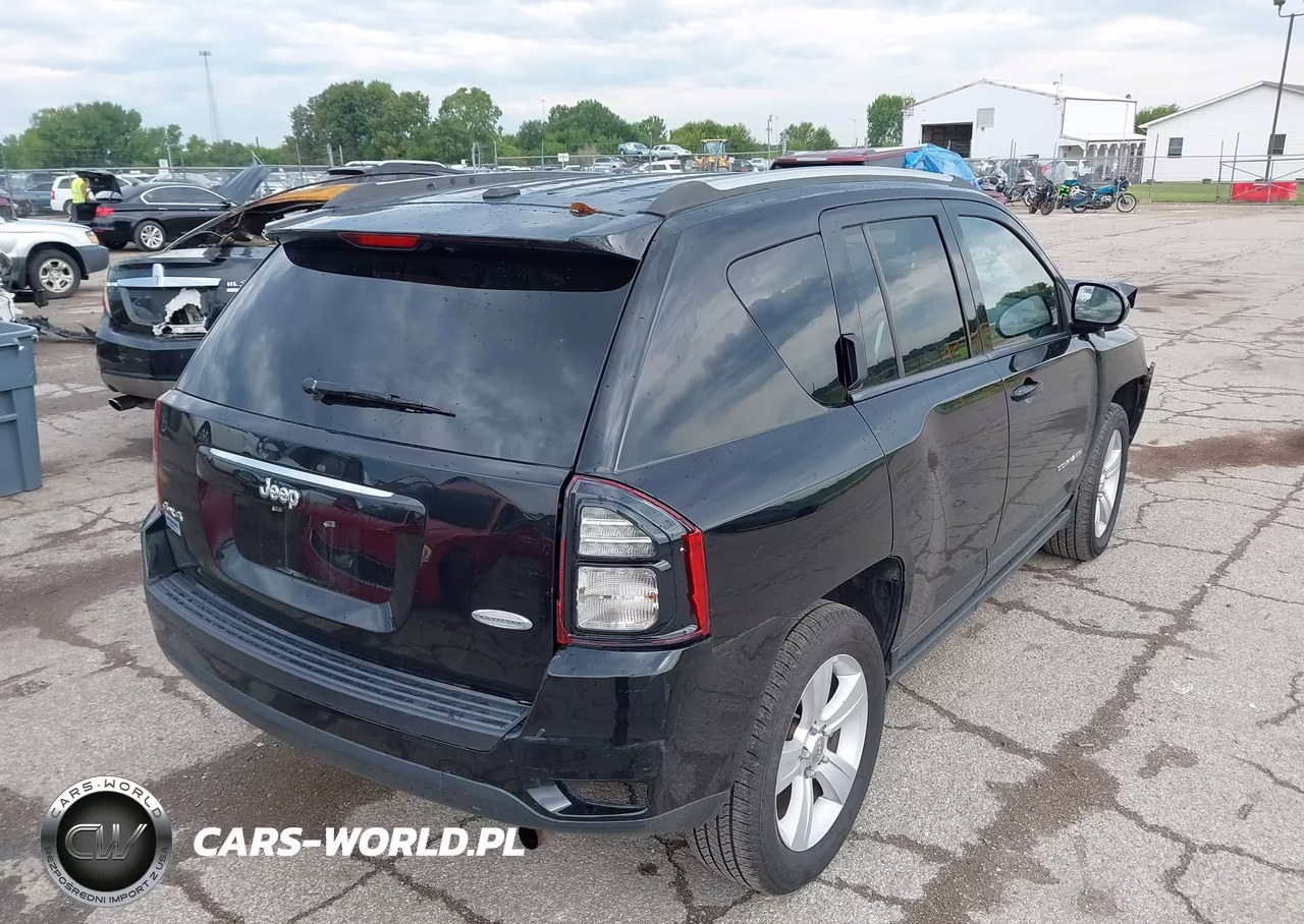 2014 Jeep Compass Latitude VIN:1C4NJDEB7ED670990 - 4