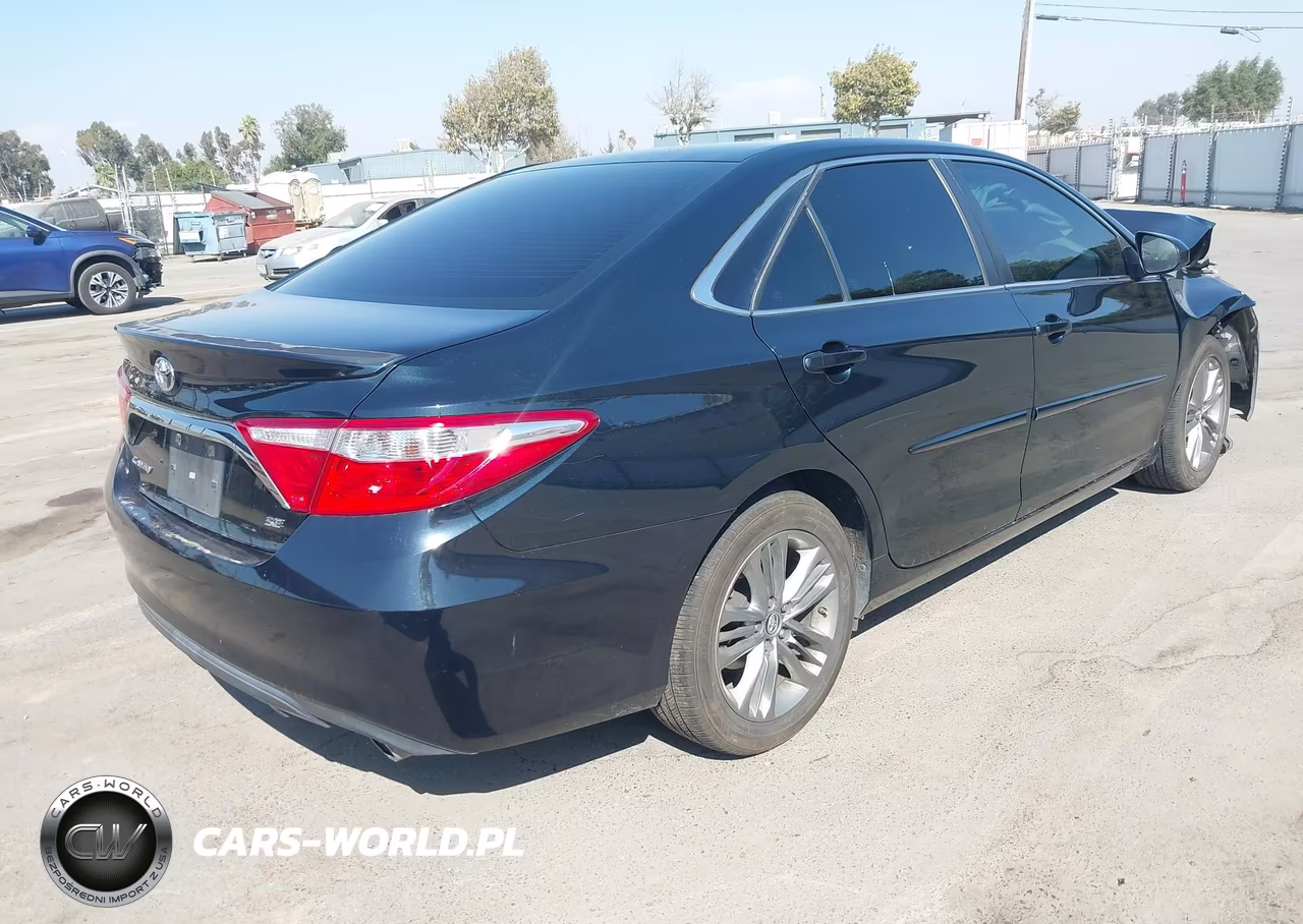 2016 Toyota Camry Se VIN:4T1BF1FK4GU225946 - 4