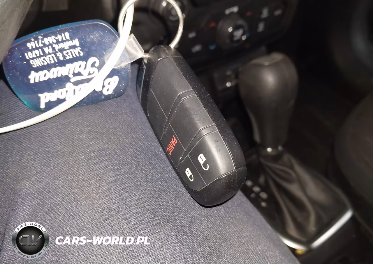 2023 Jeep Renegade Latitude VIN:ZACNJDB1XPPP61586 - 11