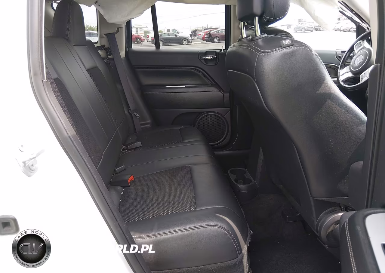 2017 Jeep Compass Latitude VIN:1C4NJDEBXHD204684 - 8