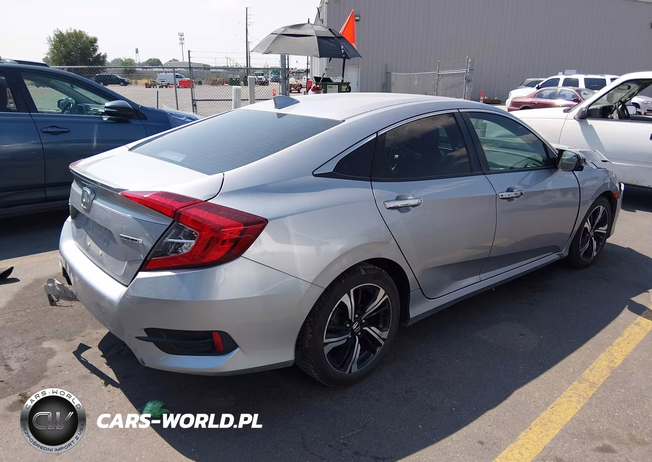 2016 Honda Civic Touring VIN:19XFC1F96GE023961 - 4