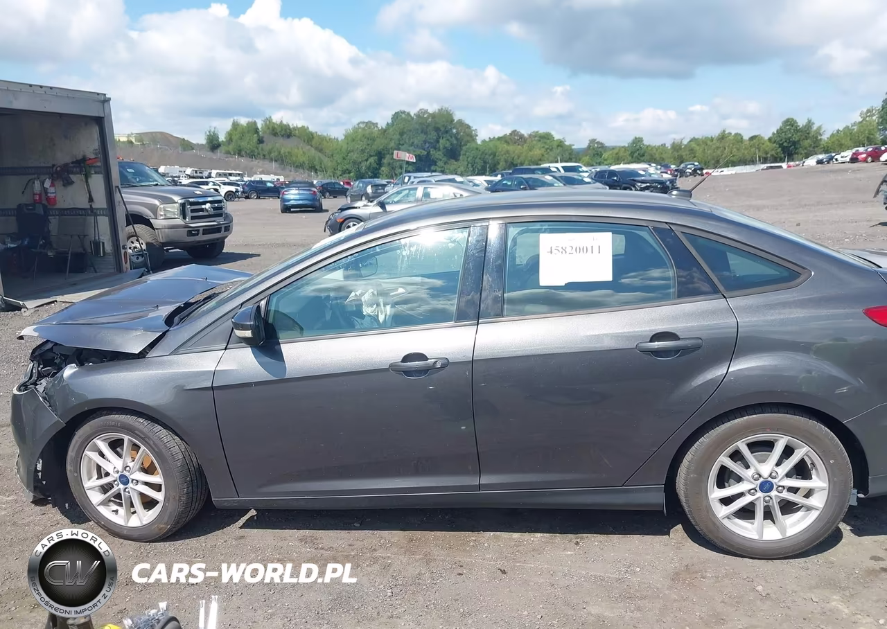 2016 Ford Focus Se VIN:1FADP3F23GL224711 - 14