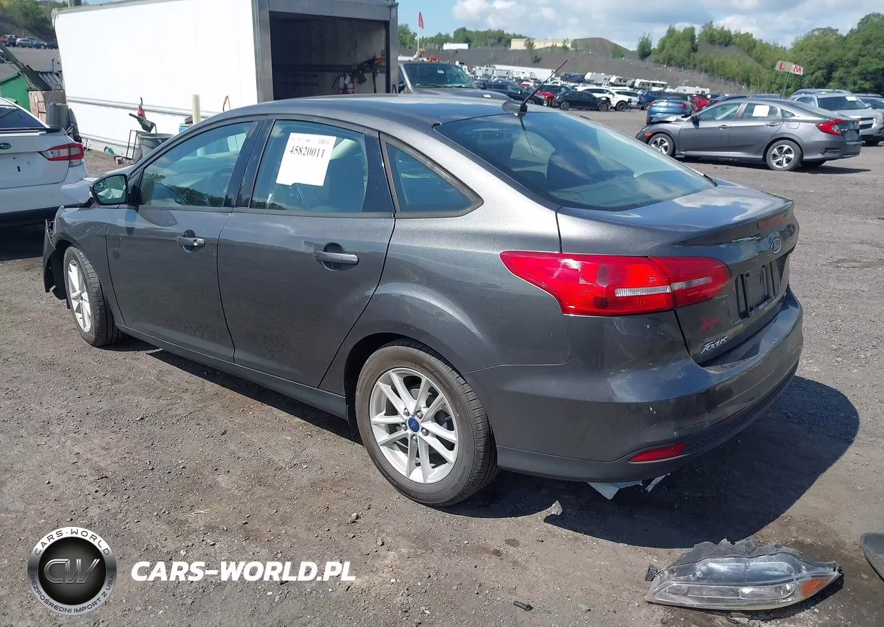 2016 Ford Focus Se VIN:1FADP3F23GL224711 - 3