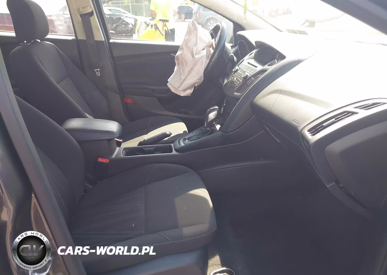 2016 Ford Focus Se VIN:1FADP3F23GL224711 - 5