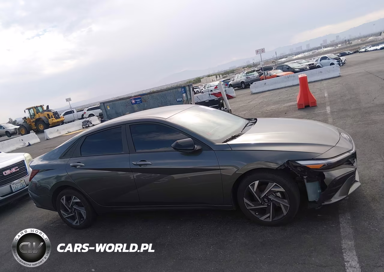 2025 Hyundai Elantra Sel Sport VIN:KMHLM4DG1SU906231 - 13