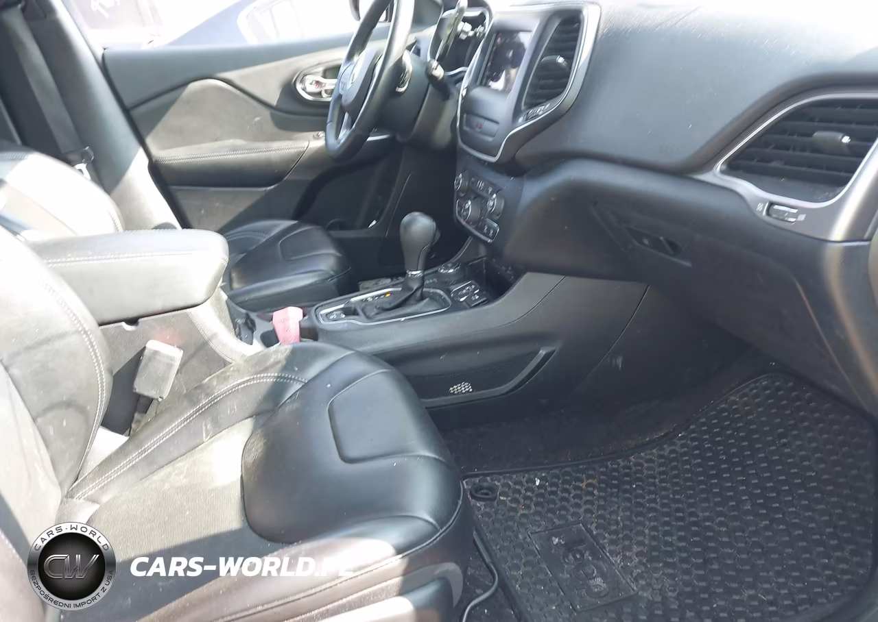 2019 Jeep Cherokee Latitude Plus 4X4 VIN:1C4PJMLN7KD213727 - 5