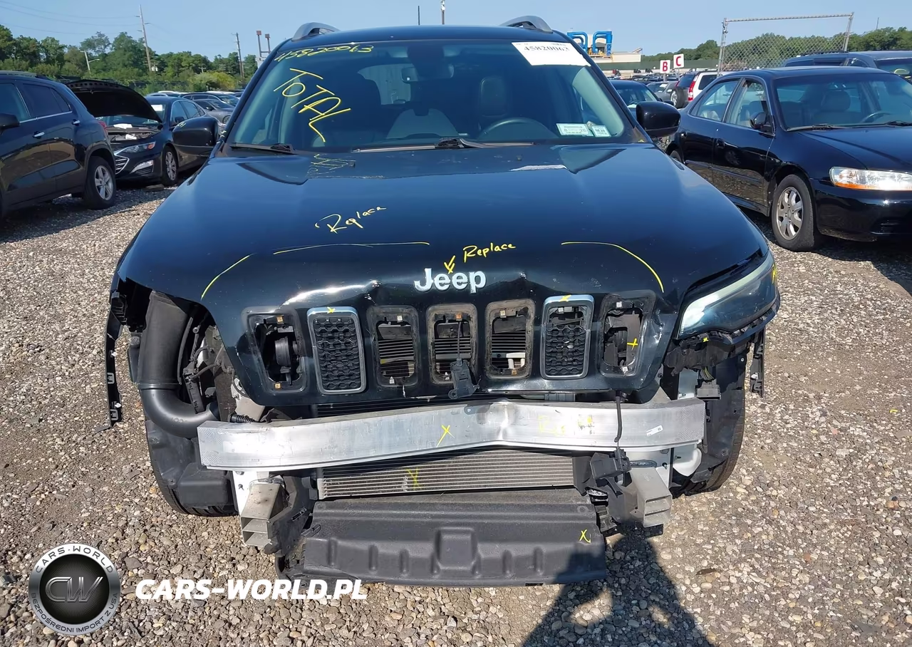 2019 Jeep Cherokee Latitude Plus 4X4 VIN:1C4PJMLN7KD213727 - 6