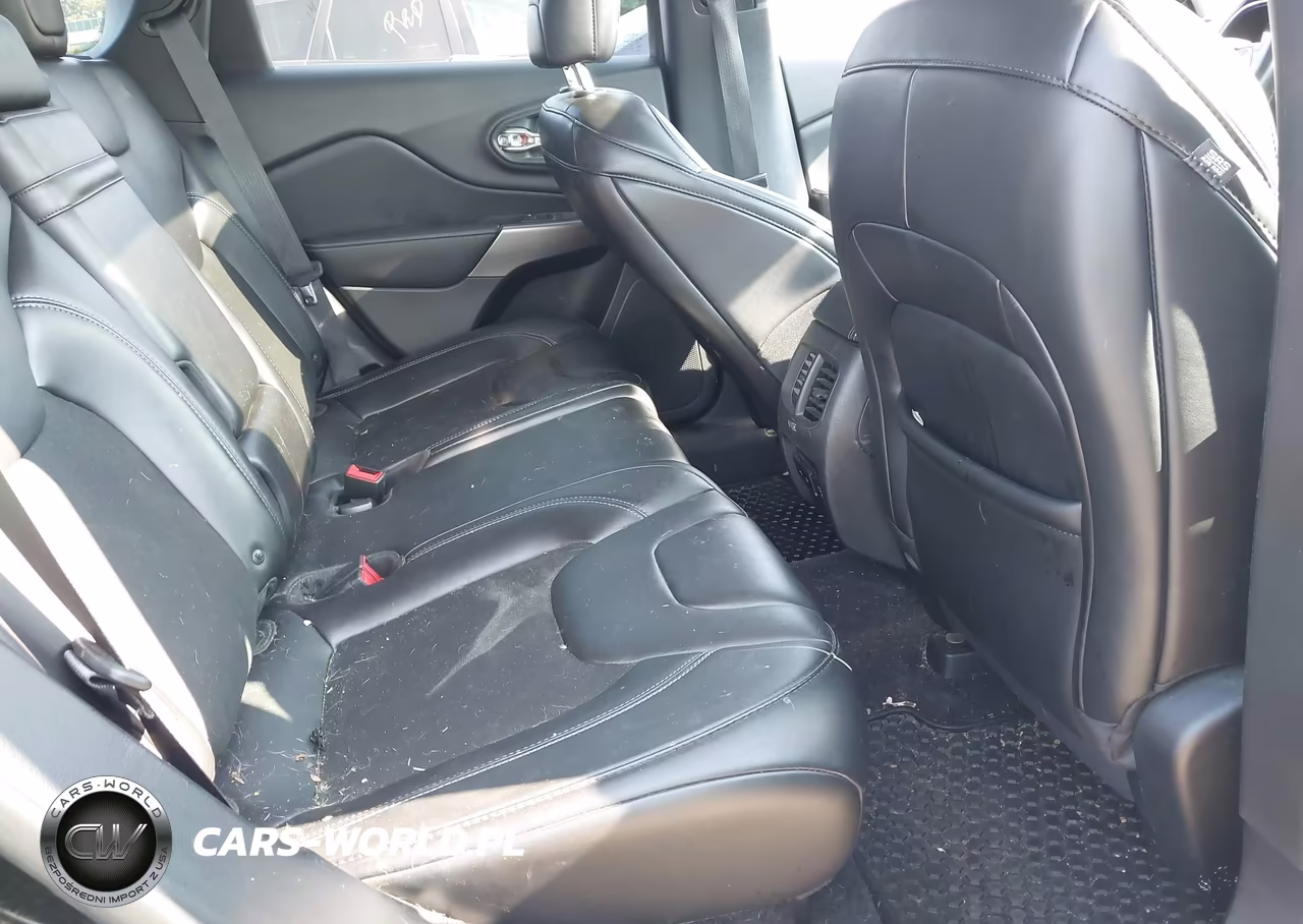 2019 Jeep Cherokee Latitude Plus 4X4 VIN:1C4PJMLN7KD213727 - 8