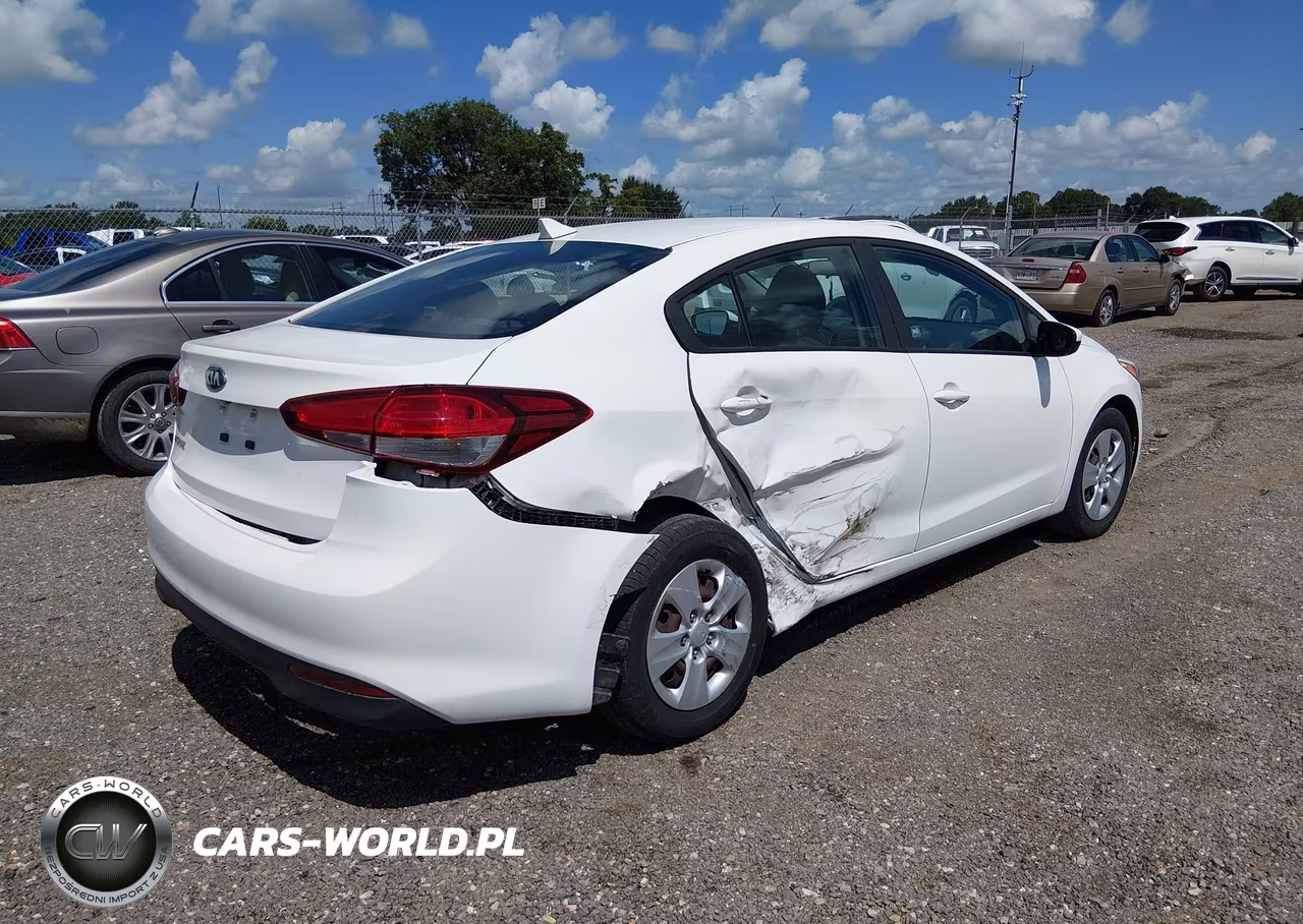 2018 Kia Forte Lx VIN:3KPFK4A79JE276404 - 4