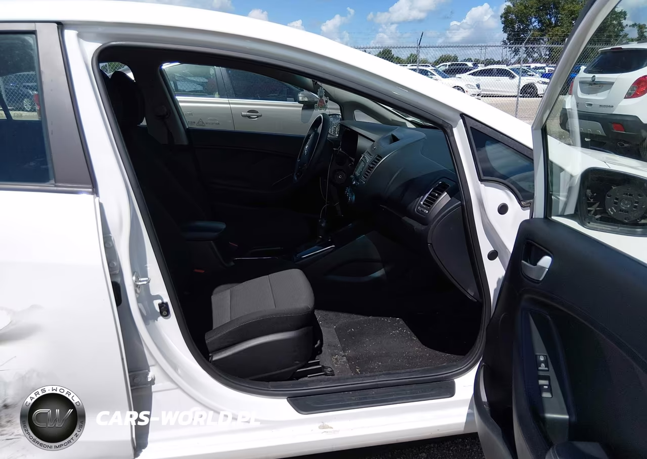 2018 Kia Forte Lx VIN:3KPFK4A79JE276404 - 5