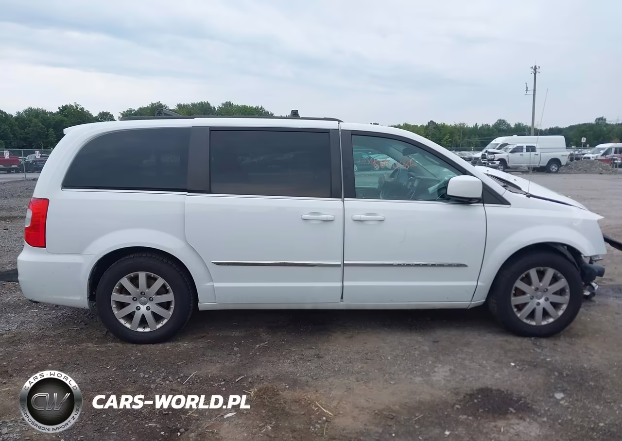 2015 Chrysler Town & Country Touring VIN:2C4RC1BG7FR619756 - 13