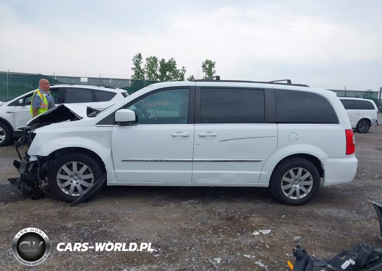 2015 Chrysler Town & Country Touring VIN:2C4RC1BG7FR619756 - 14