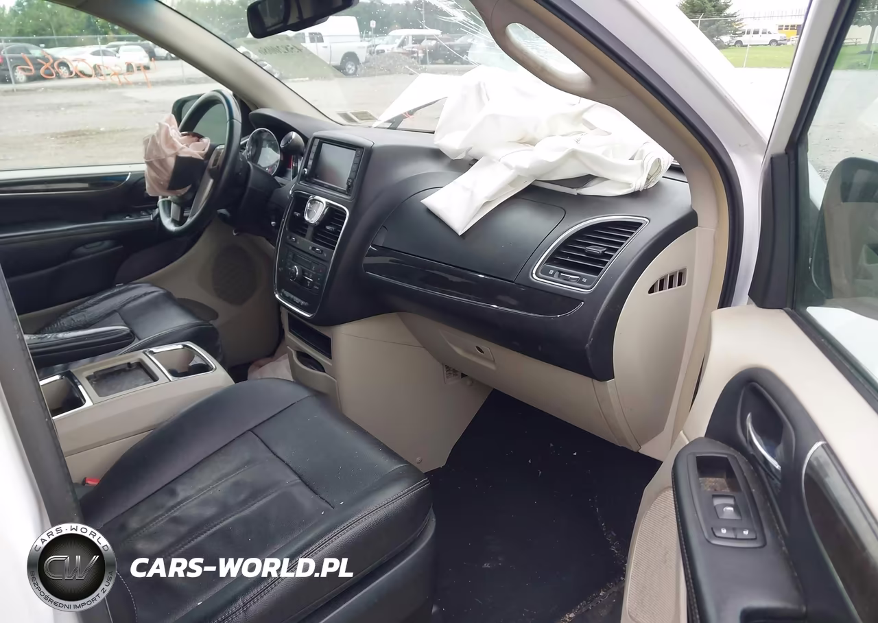2015 Chrysler Town & Country Touring VIN:2C4RC1BG7FR619756 - 5