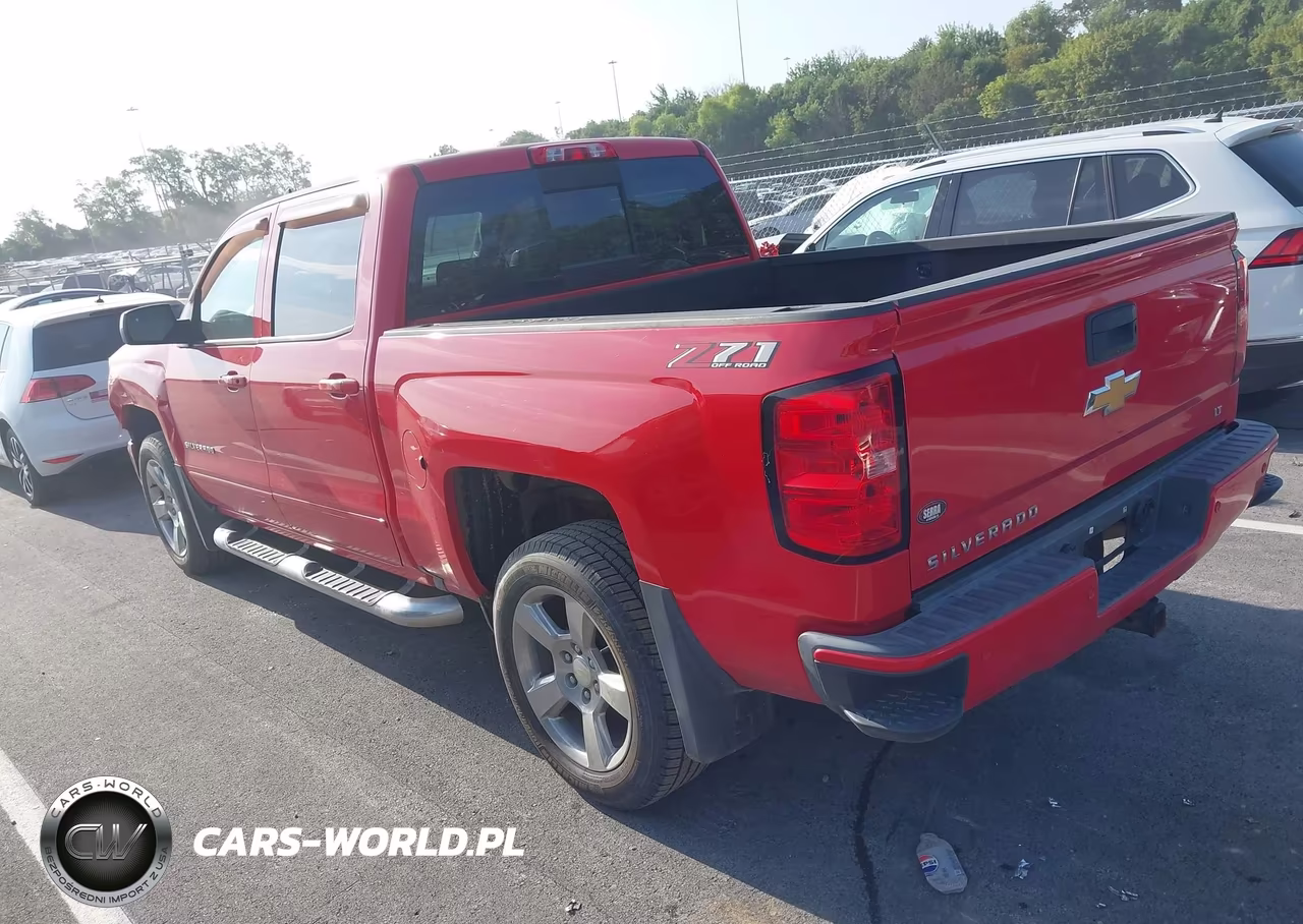 2018 Chevrolet Silverado 1500 2Lt VIN:3GCUKREC2JG330755 - 3