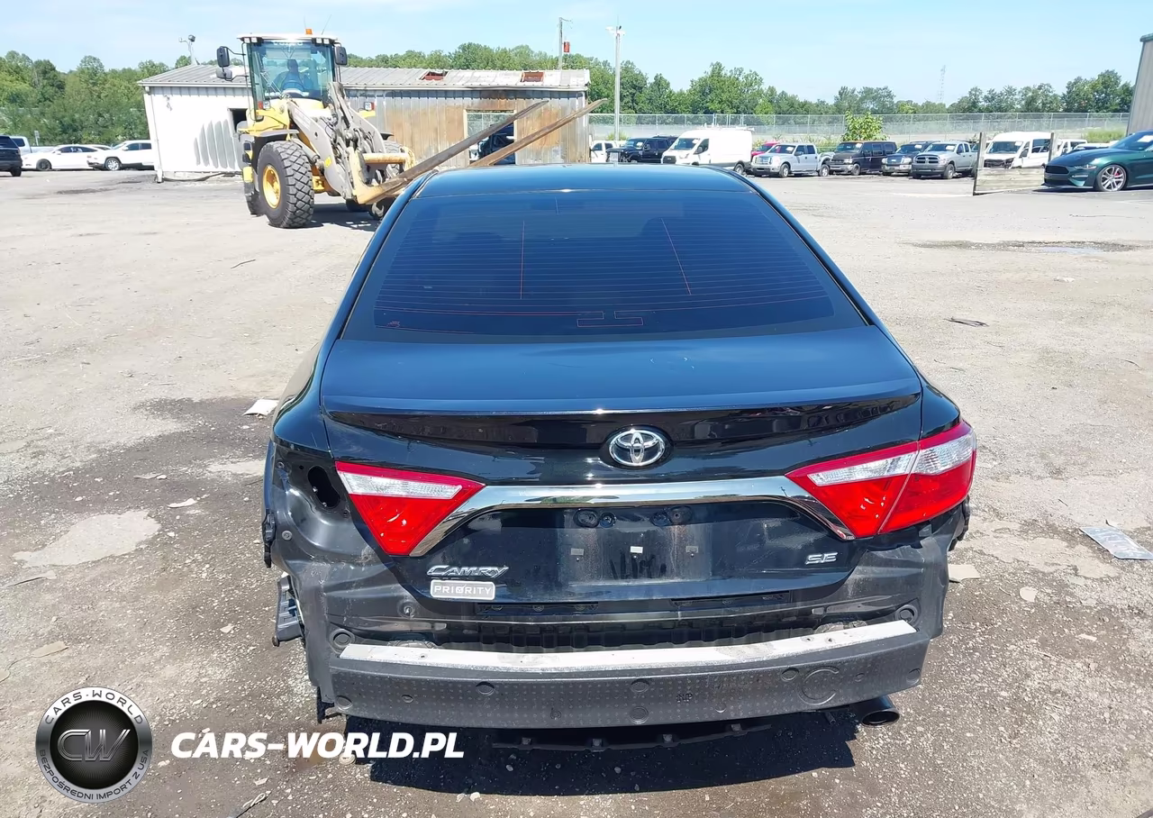 2015 Toyota Camry Se VIN:4T1BF1FK6FU108738 - 17