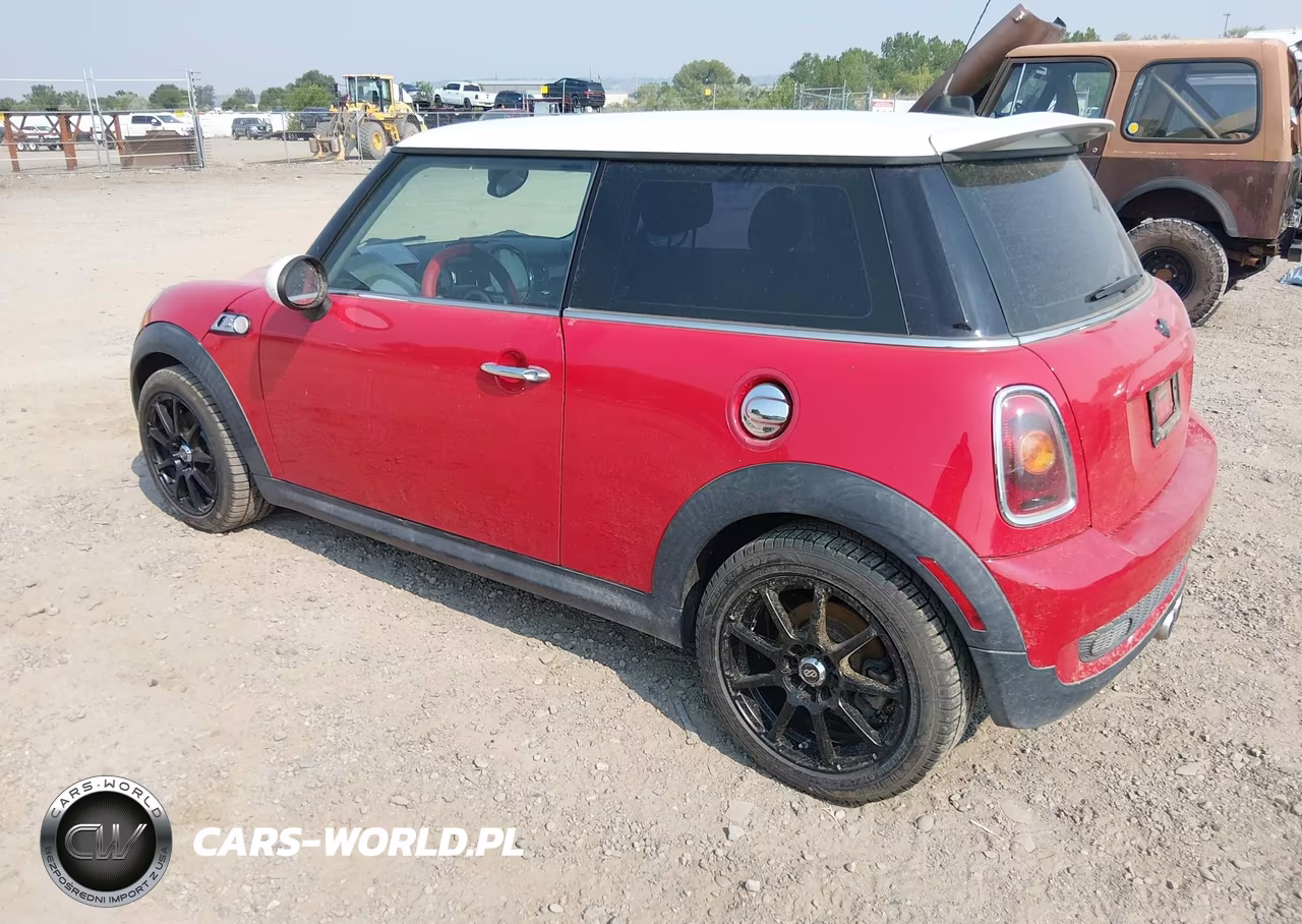 2007 Mini Cooper S VIN:WMWMF73537TV31327 - 3