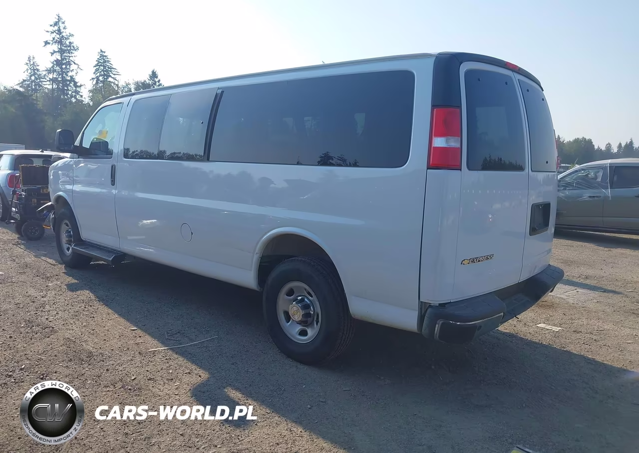 2025 Chevrolet Express Passenger Rwd 3500 Extended Wheelbase Lt VIN:1GAZGPFP4S1257796 - 3