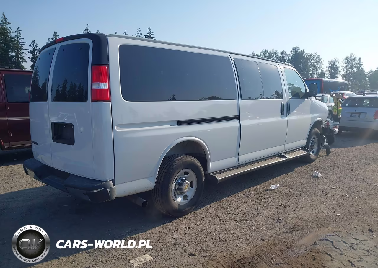 2025 Chevrolet Express Passenger Rwd 3500 Extended Wheelbase Lt VIN:1GAZGPFP4S1257796 - 4
